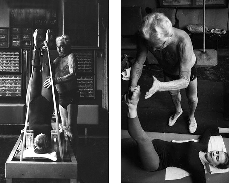 Jospeh Pilates mit seiner Klientin beim Pilates Reformer Training in seinem Studio, im linken Bild rollt sie mit ihrem gesamten Körper in den Fußschlaufen nach oben, in die Short Spine Massage. Im rechten Bild, streckt sie ihr Bein kraftvoll in die Länge, Joseph steht neben ihr und korrigiert ihre Bewegung