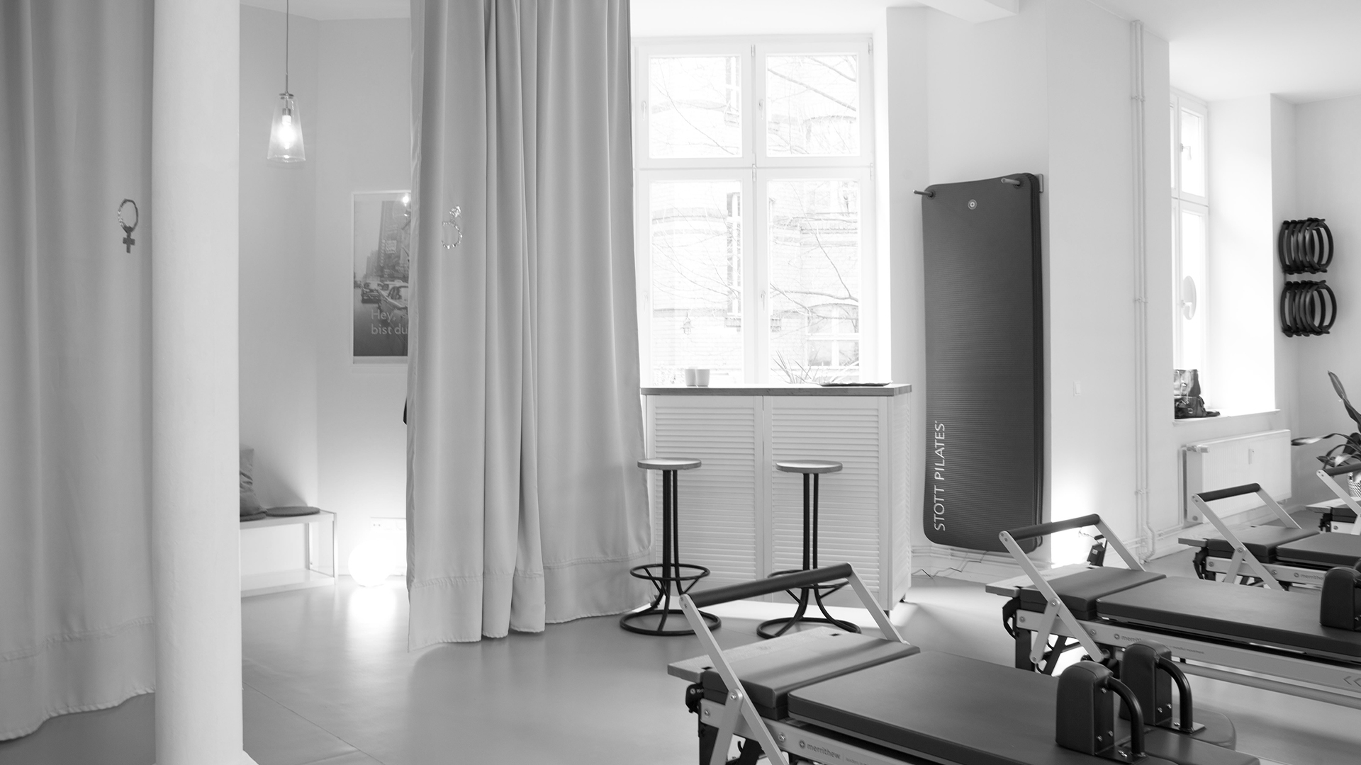 Pilates Studio Berlin Mitte. Modern und Unisex in zentraler Lage. 